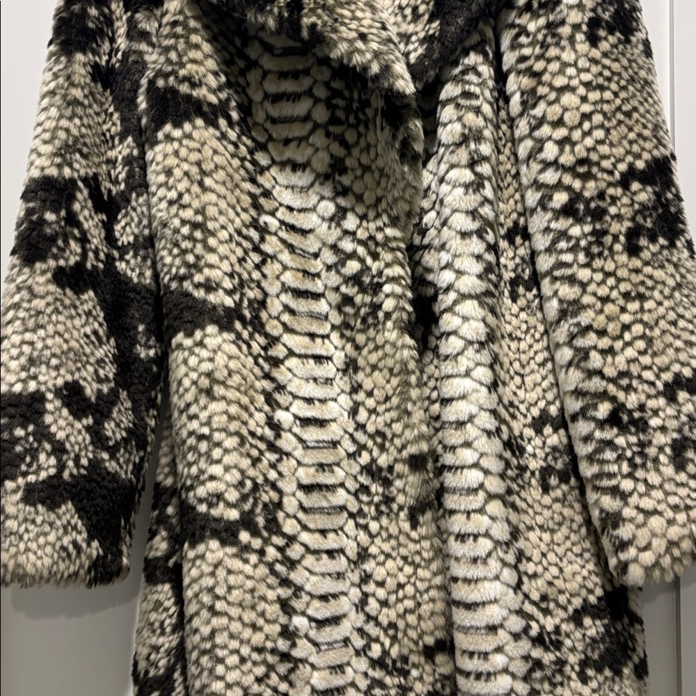 Dolce Cabo Black and Cream Jacket - Picture 4 of 4